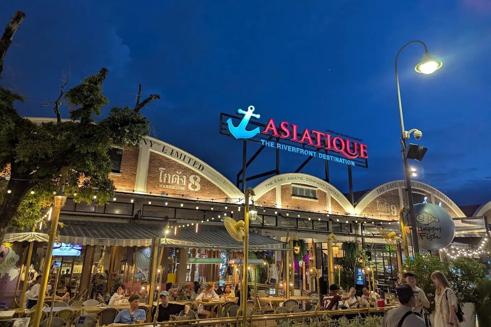 exterior asiatique the riverfront by night