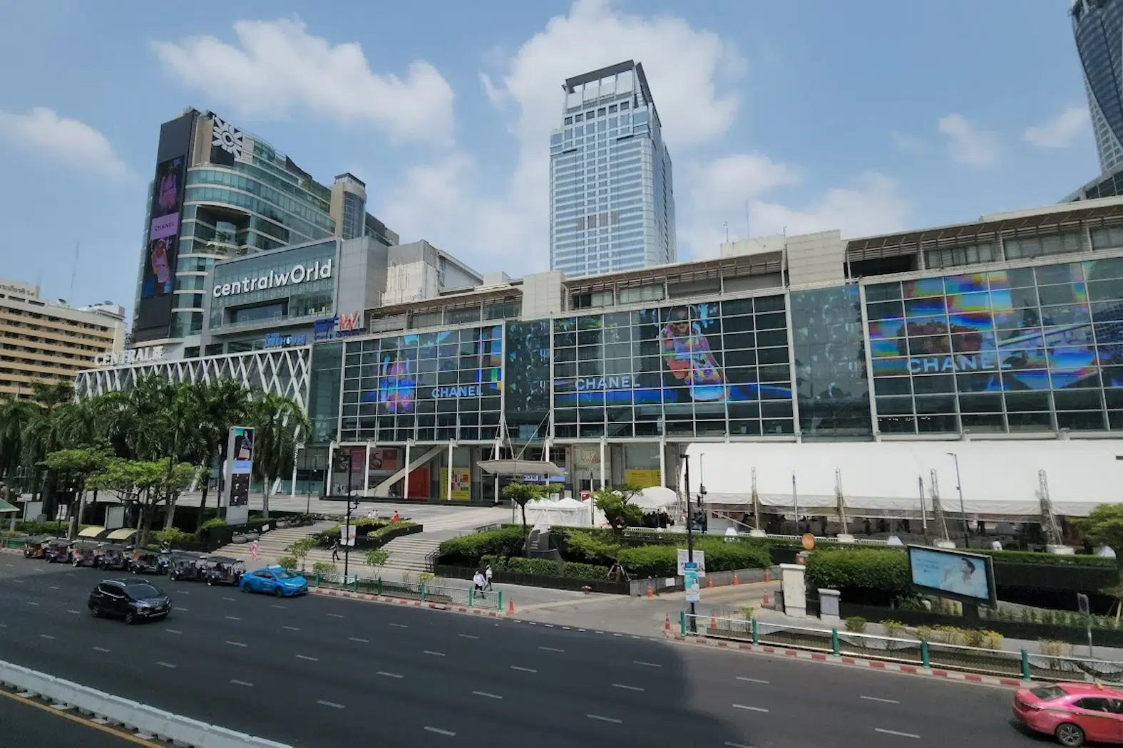 exterior centralworld biggest mall bangkok