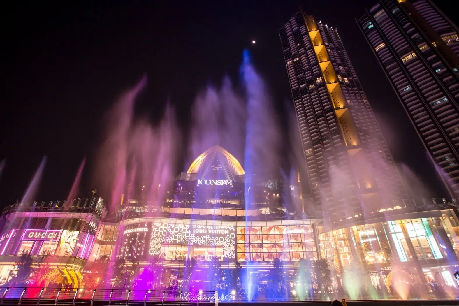 exterior luxury mall icon siam light show by night bangkok