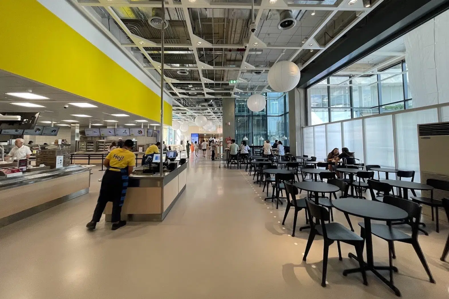 This is the IKEA's restaurant of EmSphere Mall in Bangkok. 