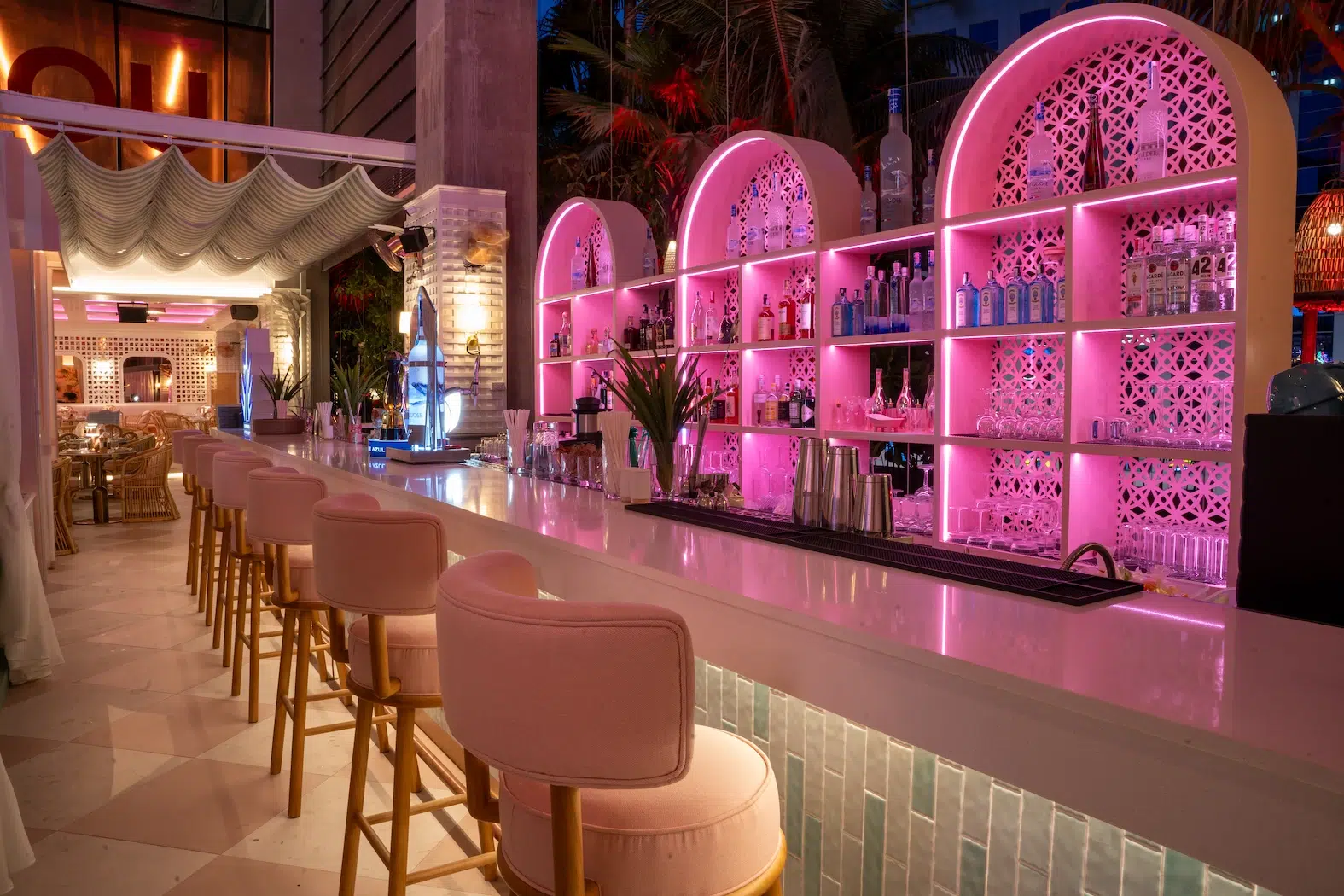 This is the photo of Mami Rose bar on the 5th floor of EmSphere mall in Bangkok (Thailand). This restaurant located on EmWonder floor looks like an old fancy Miami's restaurant in the 80's. You can see the bar with pink light and pink vintage style chairs.